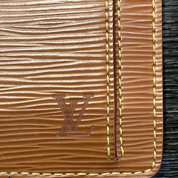LOUIS VUITTON Dragonne Epi Leather Brown Clutch - Picture 7 of 14